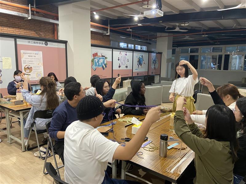 學園情緒學習系列講座：編織杯墊