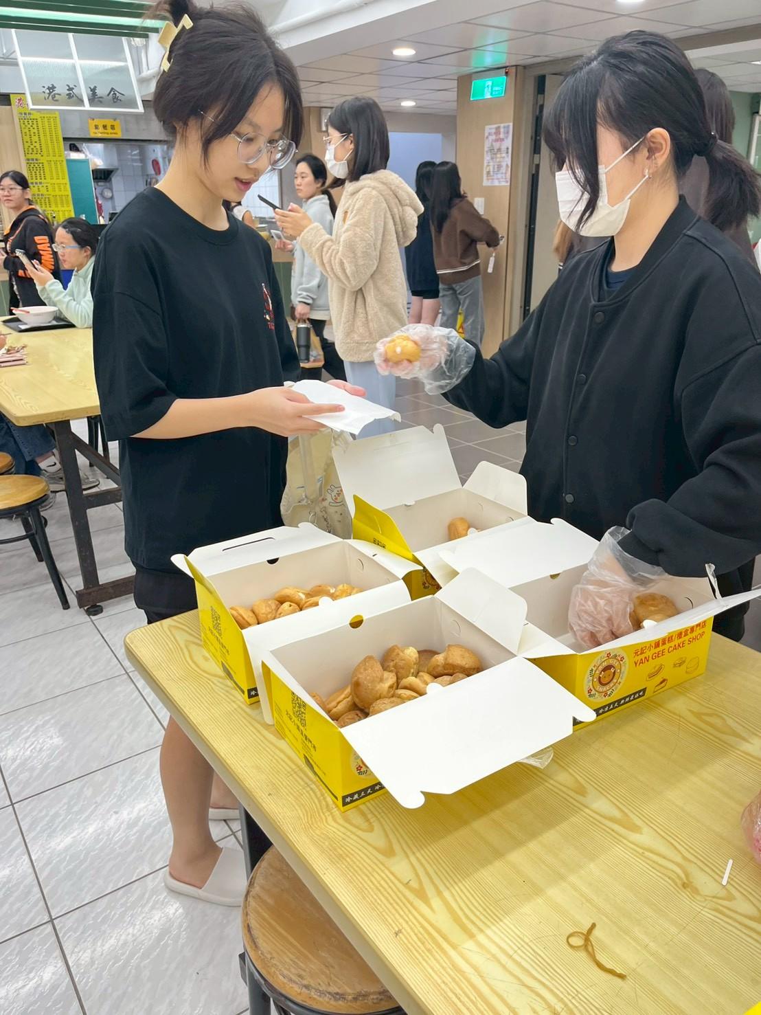 松濤館宿舍自治會-「松濤甜在心，泡芙暖聖誕」活動