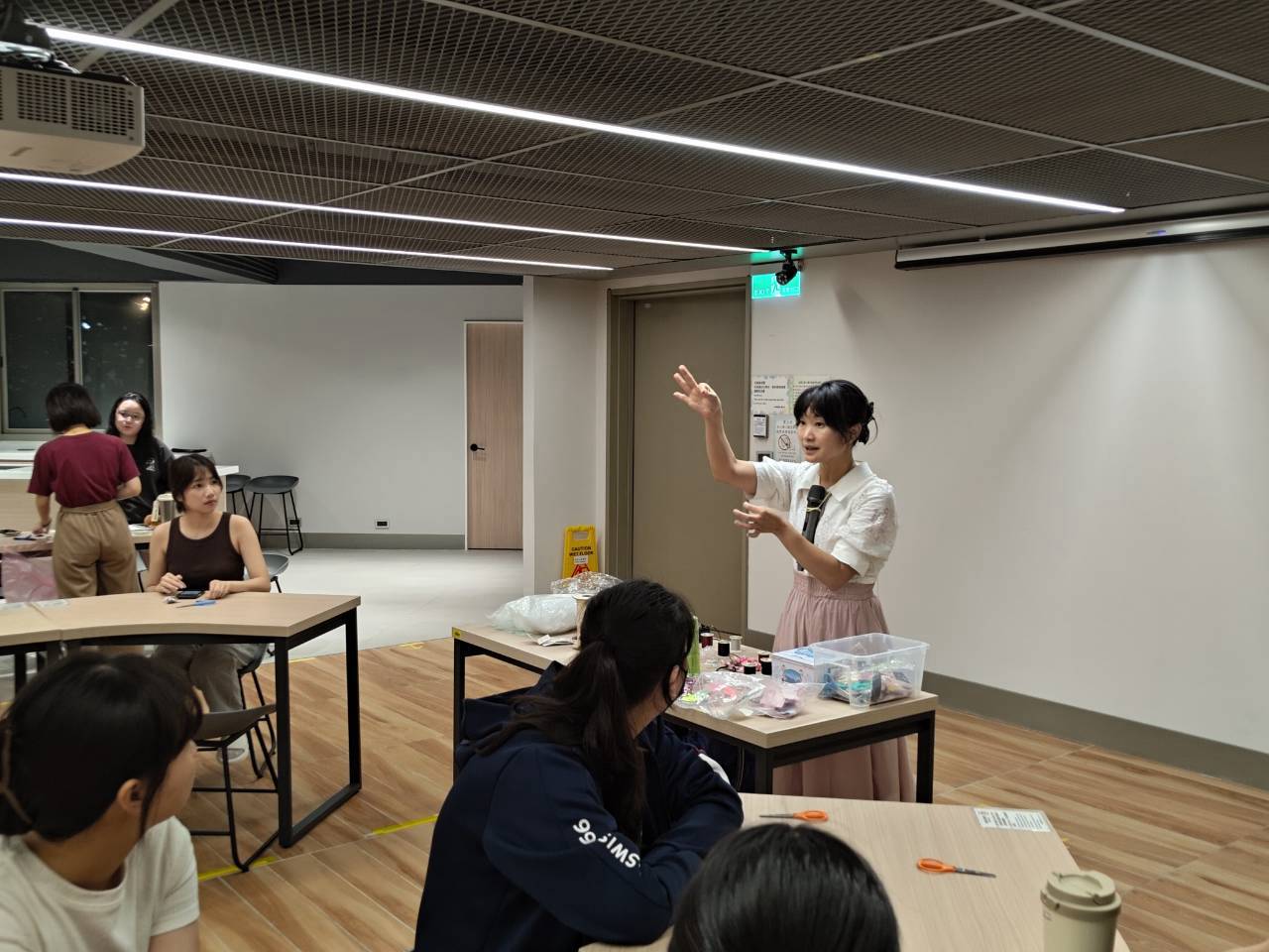 115學年度第1學期淡水校園多元住宿書院 -鬱金香吊飾